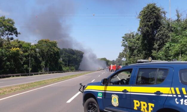 Caminhão de combustível explode em ponte da BR-386, em Estrela