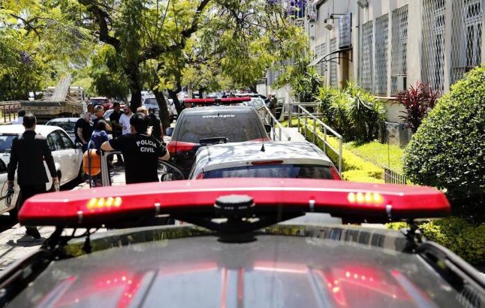 Policiais civis protestam em Porto Alegre contra morte de colegas por Covid-19