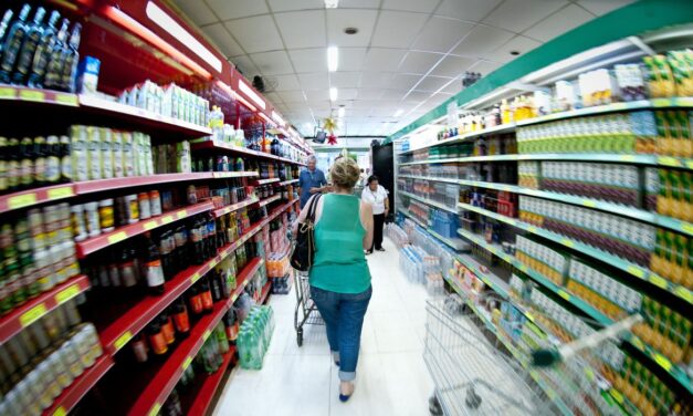 Leite proíbe venda de itens considerados não essenciais nos supermercados do RS