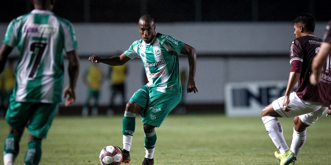 Samuel Santos comemora retorno ao Juventude após cinco meses