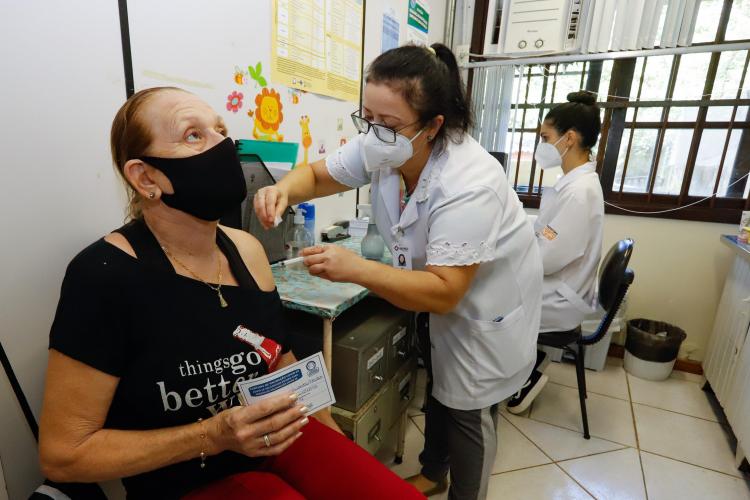 Porto Alegre abre vacinação contra Covid-19 para idosos com 66 anos