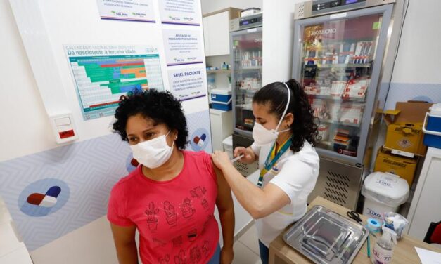 Profissionais de saúde vacinados contra Covid-19 a partir de 23 de março já podem receber 2ª dose em farmácias da capital