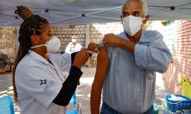 Estudo aponta redução no risco de óbito por covid 19 em pessoas com segundo reforço