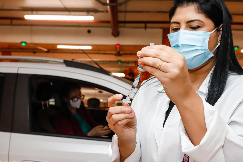 Postos de saúde de Porto Alegre registram falta da segunda dose da vacina contra Covid-19