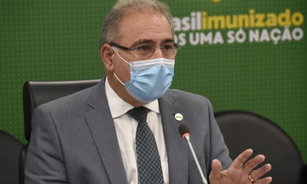 “Se todos judicializarem não há doses para todo mundo”, diz Queiroga sobre falta de vacinas