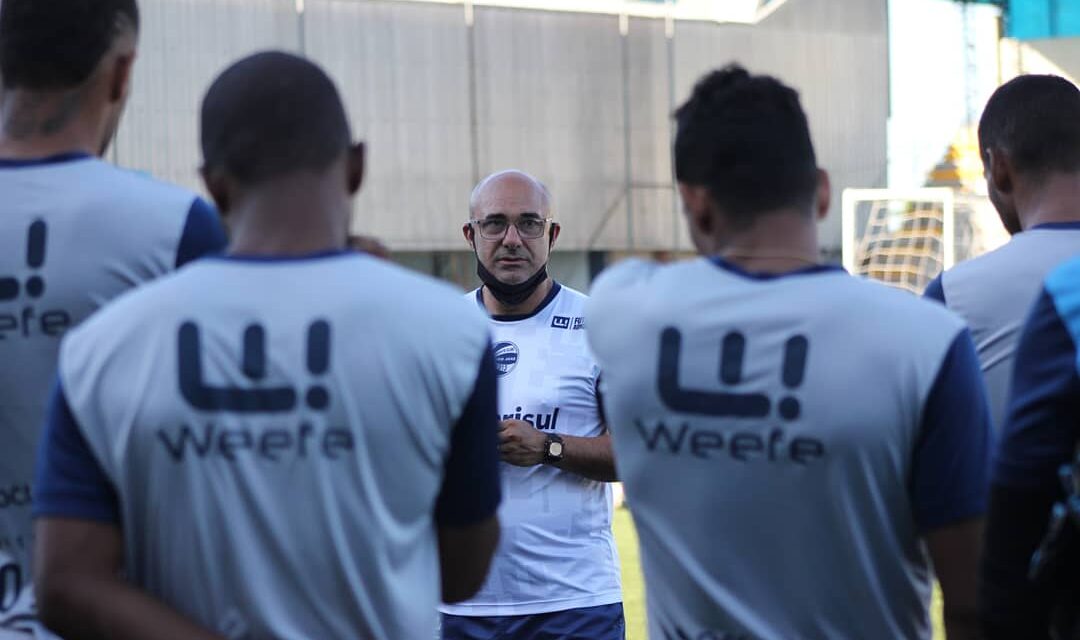 Após sequência intensa de jogos, Hélio Vieira ganha dias importantes de trabalho com elenco