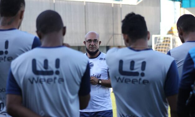 Após sequência intensa de jogos, Hélio Vieira ganha dias importantes de trabalho com elenco