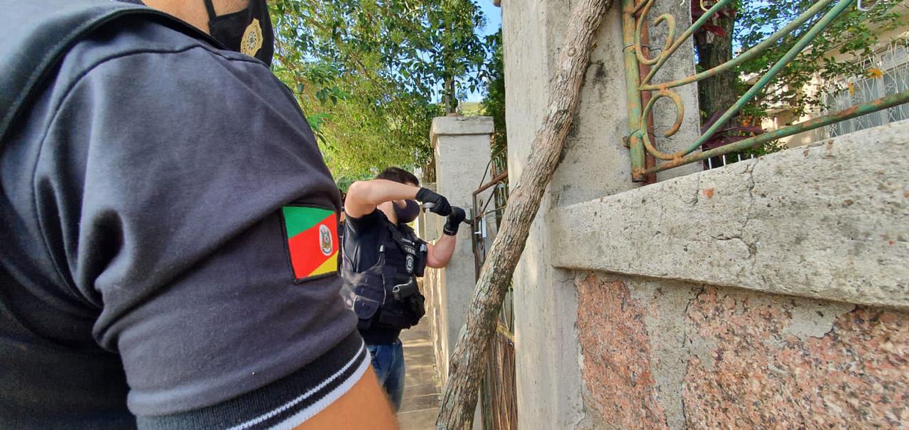 Polícia prende dois homens por violência doméstica em Porto Alegre