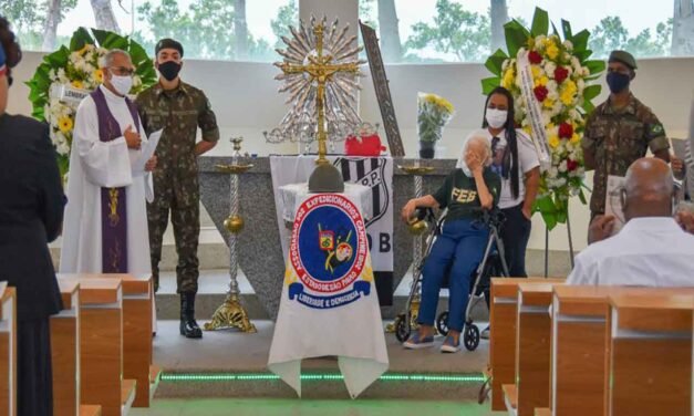 Ex-combatente da Segunda Guerra recebe honras em despedida fúnebre
