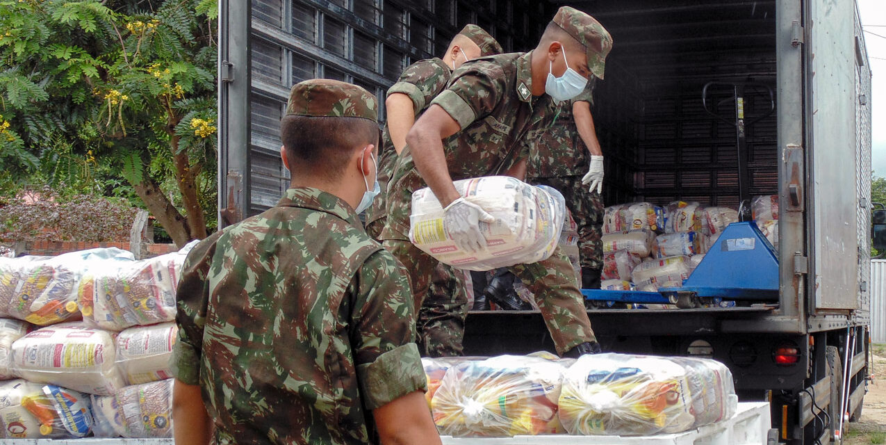 Exército auxilia na distribuição de cestas básicas a indígenas