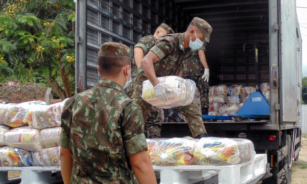 Exército auxilia na distribuição de cestas básicas a indígenas