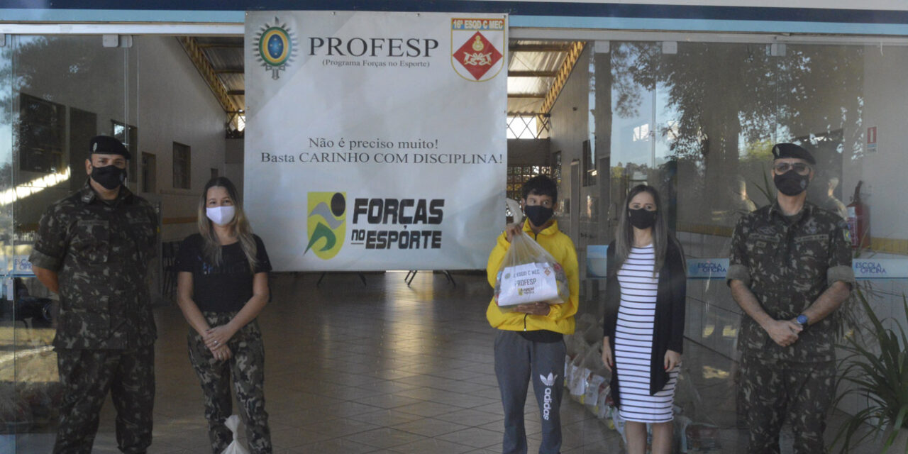 Exército realiza entrega de kits de alimentação para alunos do Programa Forças no Esporte