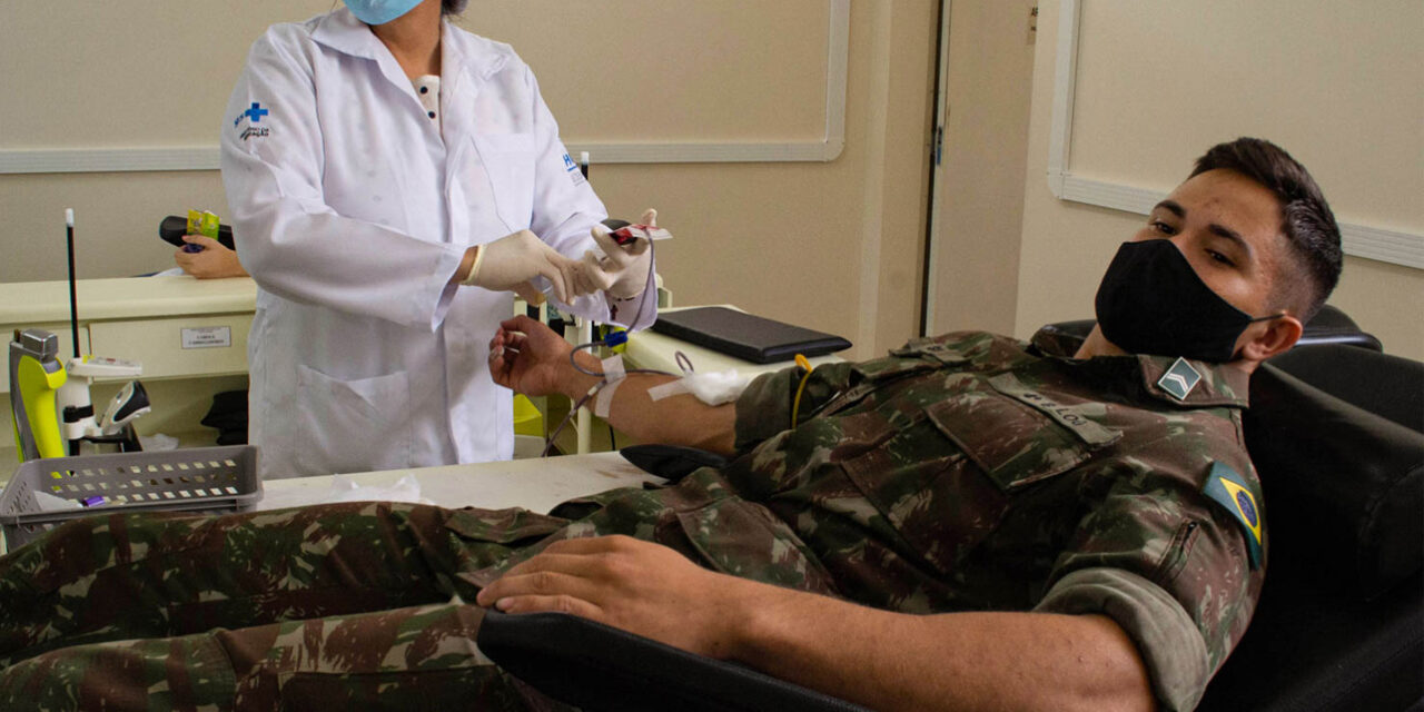 Batalhão do Exército mobiliza mais de 60 militares para doação de sangue em Santa Maria