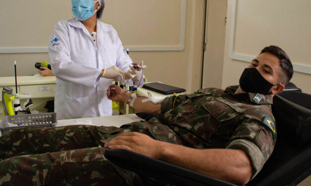 Batalhão do Exército mobiliza mais de 60 militares para doação de sangue em Santa Maria