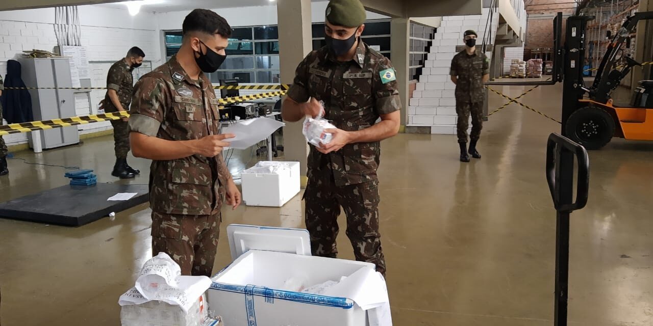 Exército entrega mais de 310 mil medicamentos para covid-19 a hospitais gaúchos