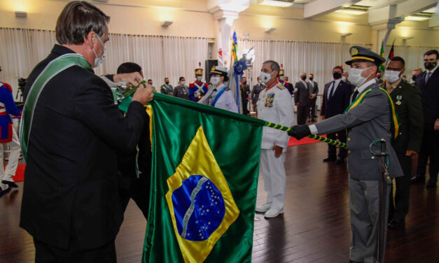 Cerimônia comemora Dia do Exército com homenagens a organizações militares e a autoridades