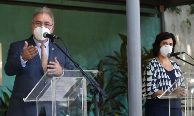 Fiocruz prevê entrega de vacinas com insumo nacional em setembro
