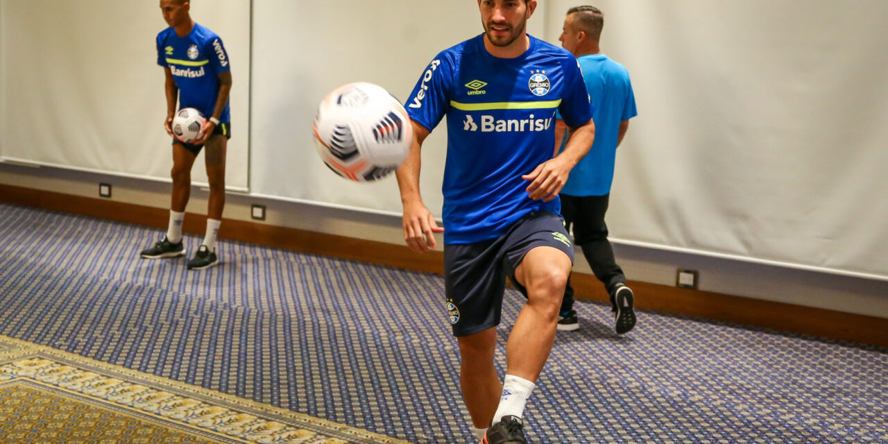 Grêmio desembarca em Quito e treina na concentração
