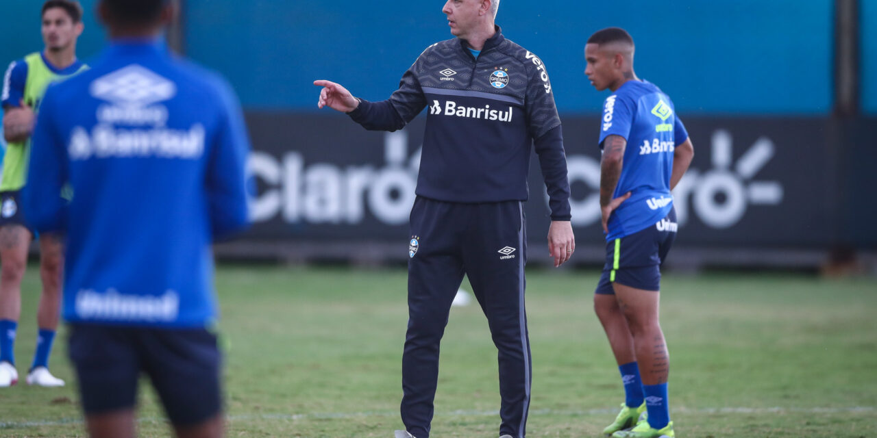Grêmio se reapresenta e Tiago Nunes comanda treino técnico