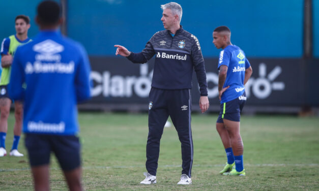 Grêmio se reapresenta e Tiago Nunes comanda treino técnico