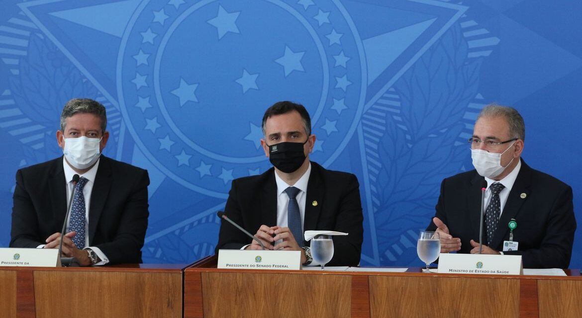 Queiroga anuncia 15,5 milhões de doses de vacina da Pfizer até junho