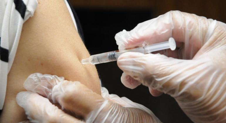 Vacina da AstraZeneca está disponível para vacinação de pessoas com comorbidade de 40 anos ou mais em Cachoeirinha