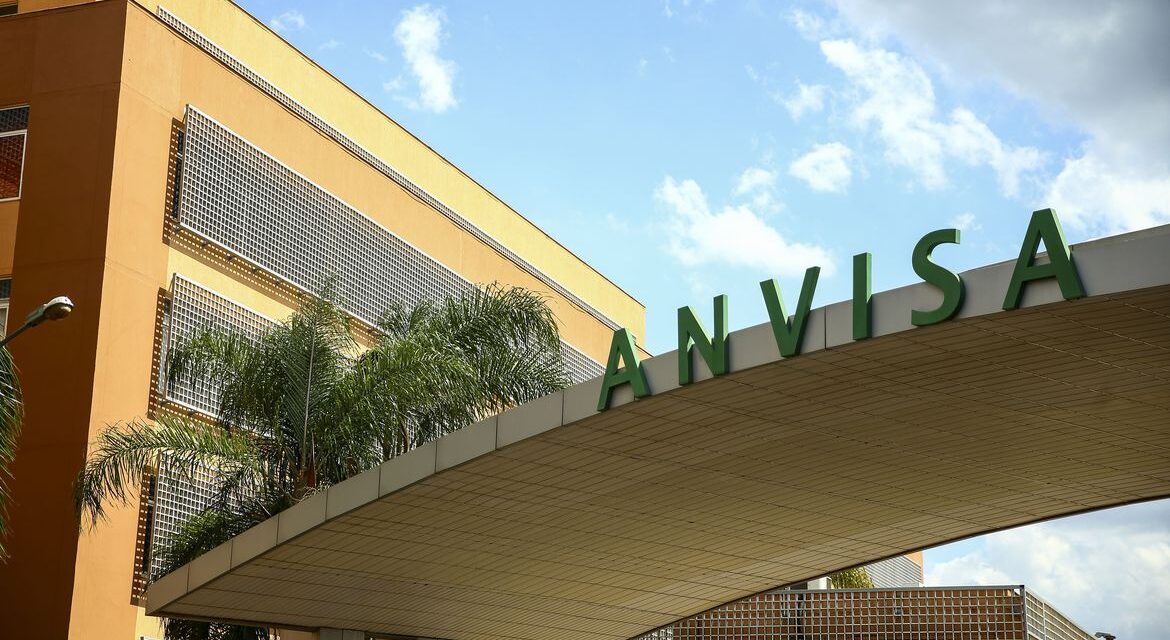 Anvisa pede a população que comunique reações adversas de tratamentos