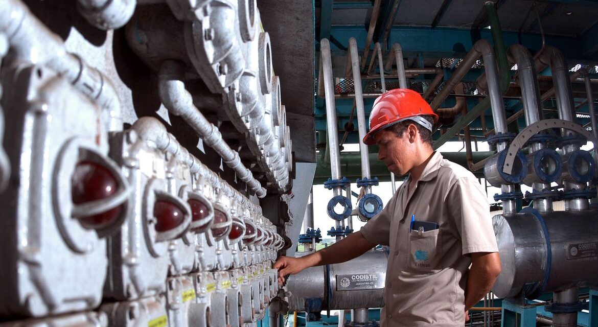 Confiança da indústria aumenta 4,8 pontos em maio