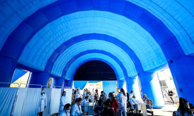 Porto Alegre retoma aplicação de CoronaVac para 75 anos ou mais