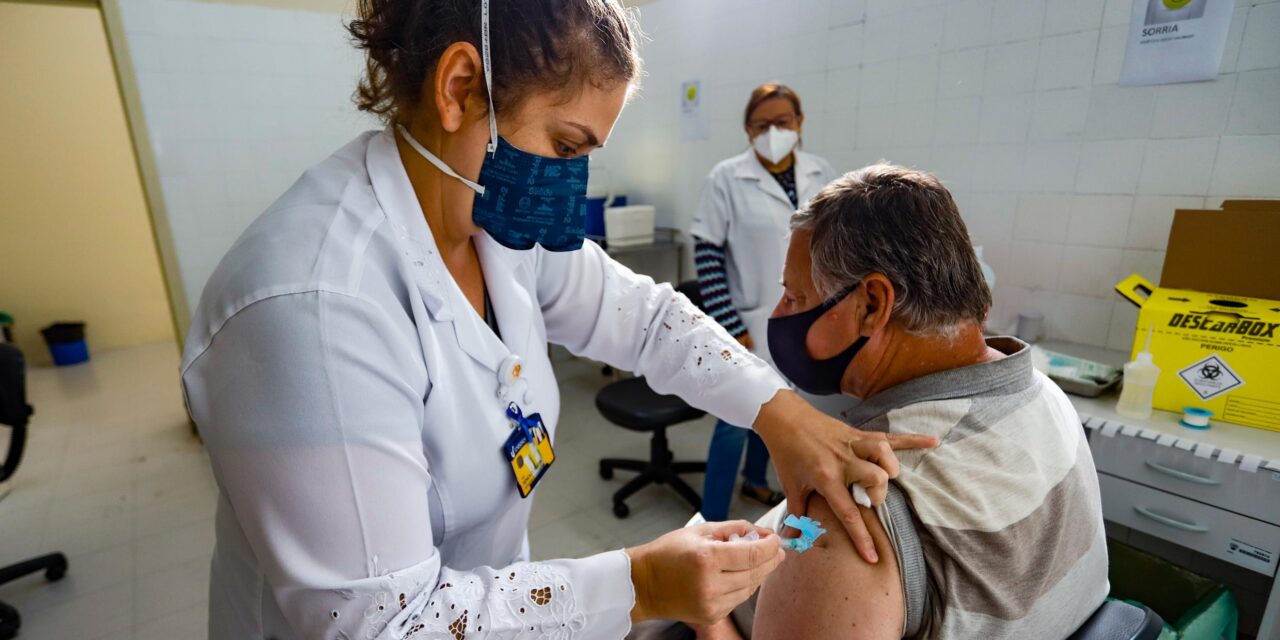 Covid-19: vacinação abre para pessoas a partir de 56 anos com comorbidades