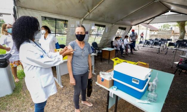 Vacinação é ampliada para pessoas a partir de 50 anos com comorbidades em Porto Alegre