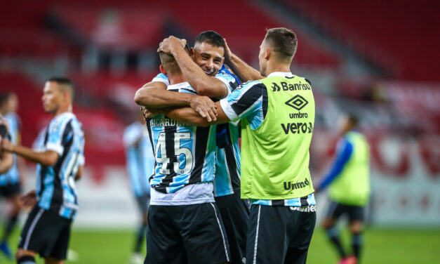 De virada, Grêmio vence Inter por 2 a 1 na primeira partida da final do Gauchão