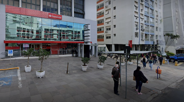 Quadrilha invade banco no bairro Moinhos de Vento em Porto Alegre
