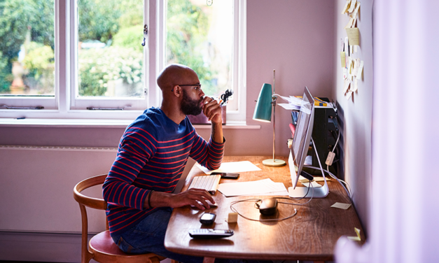 Quase metade das empresas brasileiras adotam home office como modelo padrão de trabalho