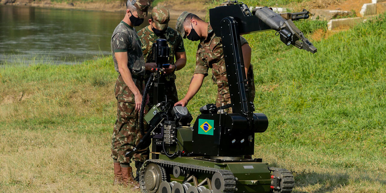 Engenharia do Exército realiza instrução sobre desativação de explosivos com robô