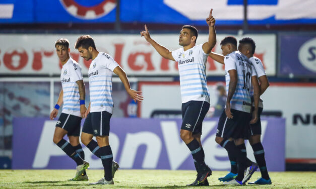Com gols de Diego Souza, Grêmio vence o Caxias no primeiro confronto da semifinal do Gauchão