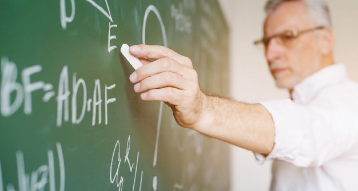 Famurs orienta que municípios adiantem vacinação aos professores