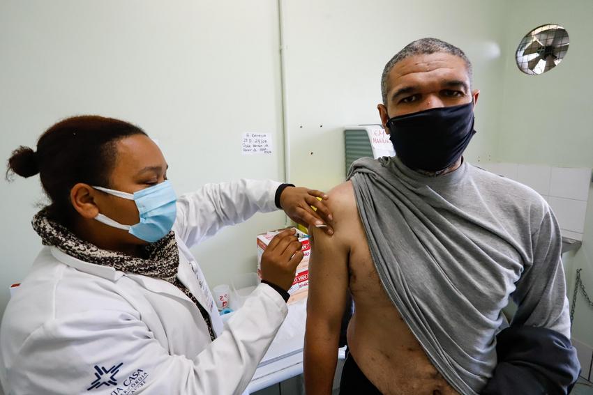 Porto Alegre já tem 70% da população vacinada com primeira dose contra Covid-19
