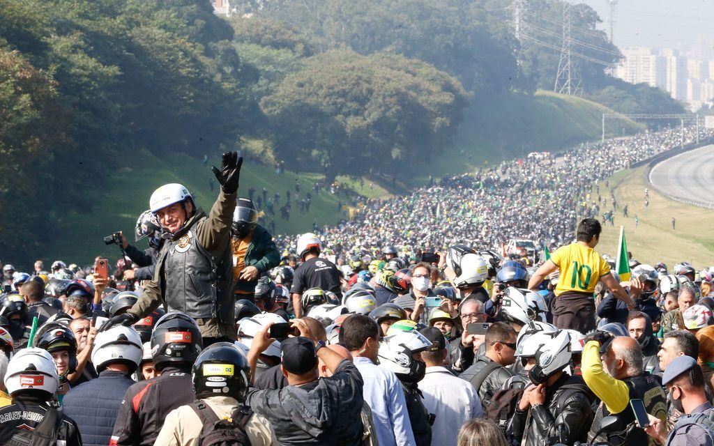 Bolsonaro participa de motociata em Porto Alegre neste sábado