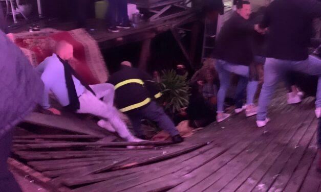 Deck de restaurante desaba e clientes ficam feridos após cair na água em Porto Alegre