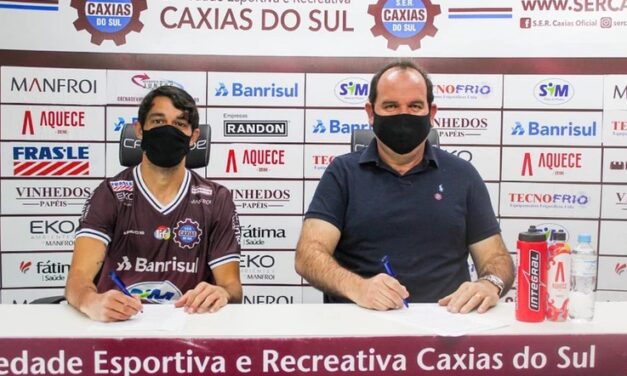 Caxias apresenta novo lateral-direito