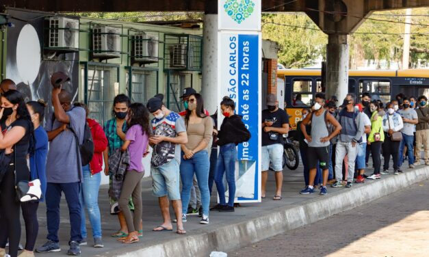 Covid-19: Porto Alegre amplia vacinação para pessoas acima de 25 anos