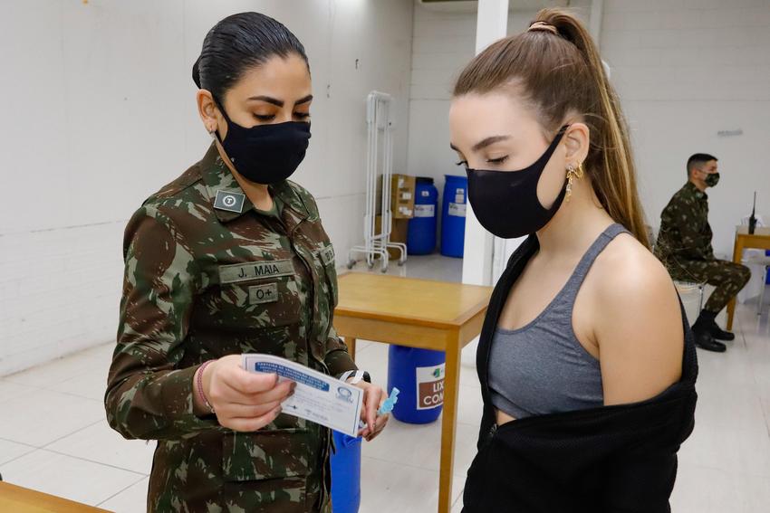 Covid-19: Porto Alegre amplia vacinação para pessoas acima de 20 anos nesta quinta