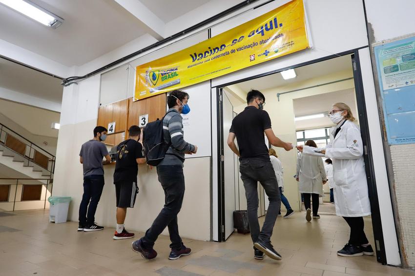 COVID-19: Porto Alegre conta com dois locais para seguir com esquema especial de vacinação neste sábado