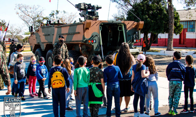 Militares recebem visitas de alunos do ensino fundamental em Quaraí