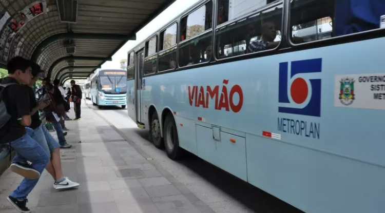 Após reunião, greve do transporte coletivo metropolitano é suspensa