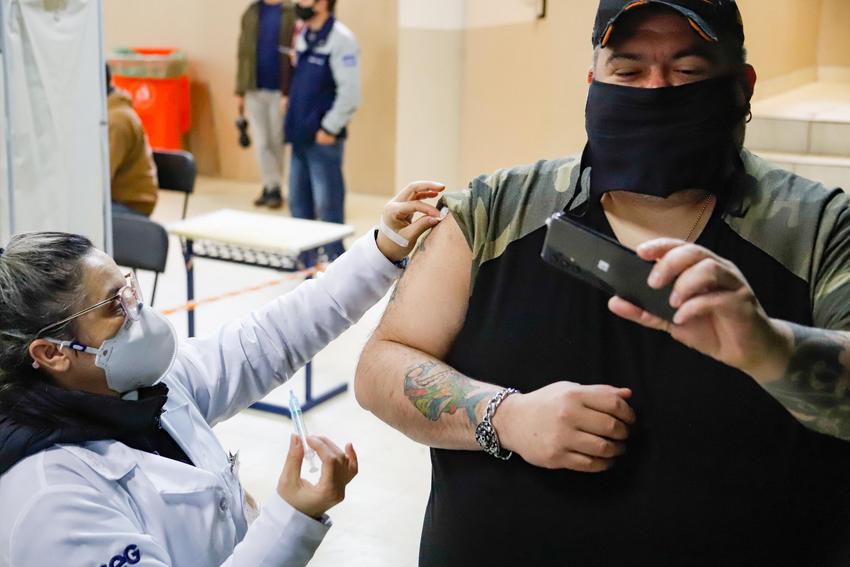 Covid-19: Porto Alegre vacina pessoas de 27 anos ou mais nesta quinta-feira