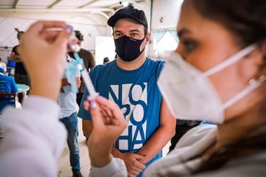 Porto Alegre inicia vacinação de adolescentes com 14 anos nesta quarta-feira