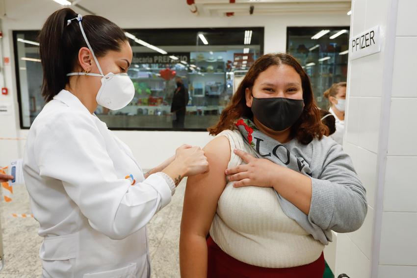 Secretaria da Saúde e Cosems publicam comunicado sobre vacinação de adolescentes