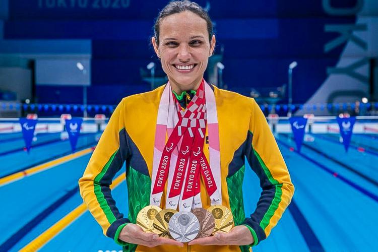 Terceira maior medalhista paralímpica da história é recebida em Porto Alegre